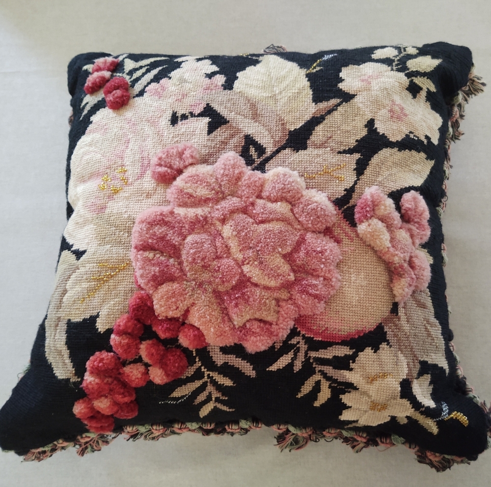 Vintage Aubusson 🥀Rose-Floral Needlepoint Embroidery 🪡 Pillow